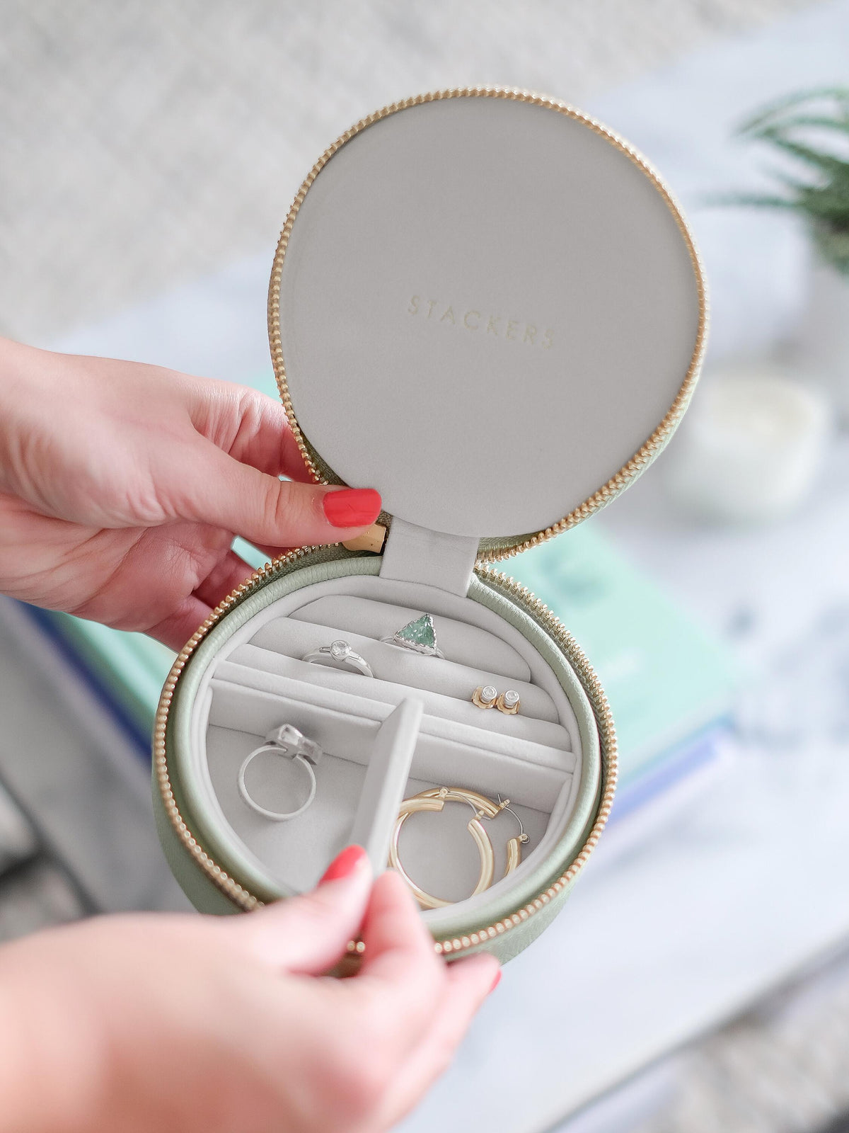 Round Zipped Travel Jewellery Box