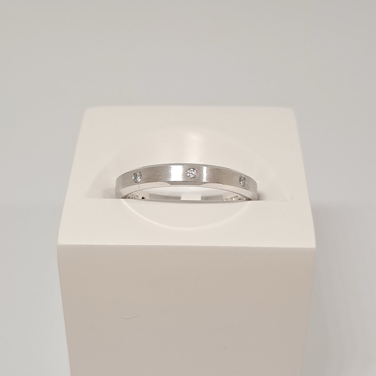 Collinsons 18ct White Gold Matt Edged Band Diamond Set 0.12ct