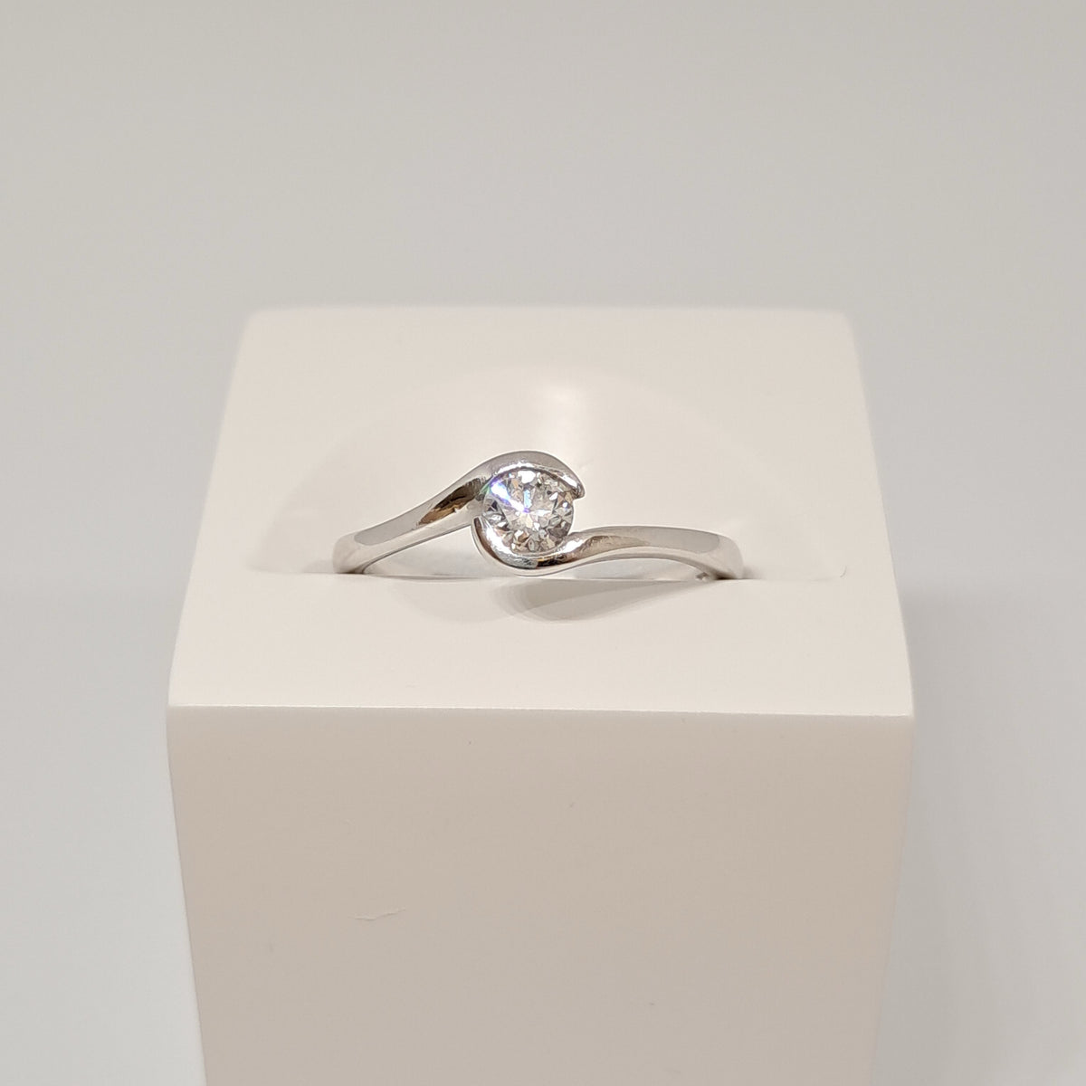 Collinsons 18ct White Gold Round Asymmetric Solitaire Ring 0.30ct