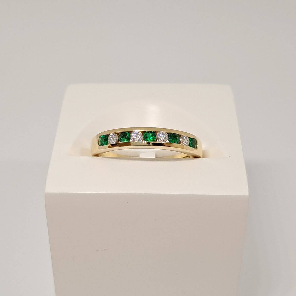 Collinsons 18ct Yellow Gold Emerald & Diamond Chanel Set Band 0.18ct