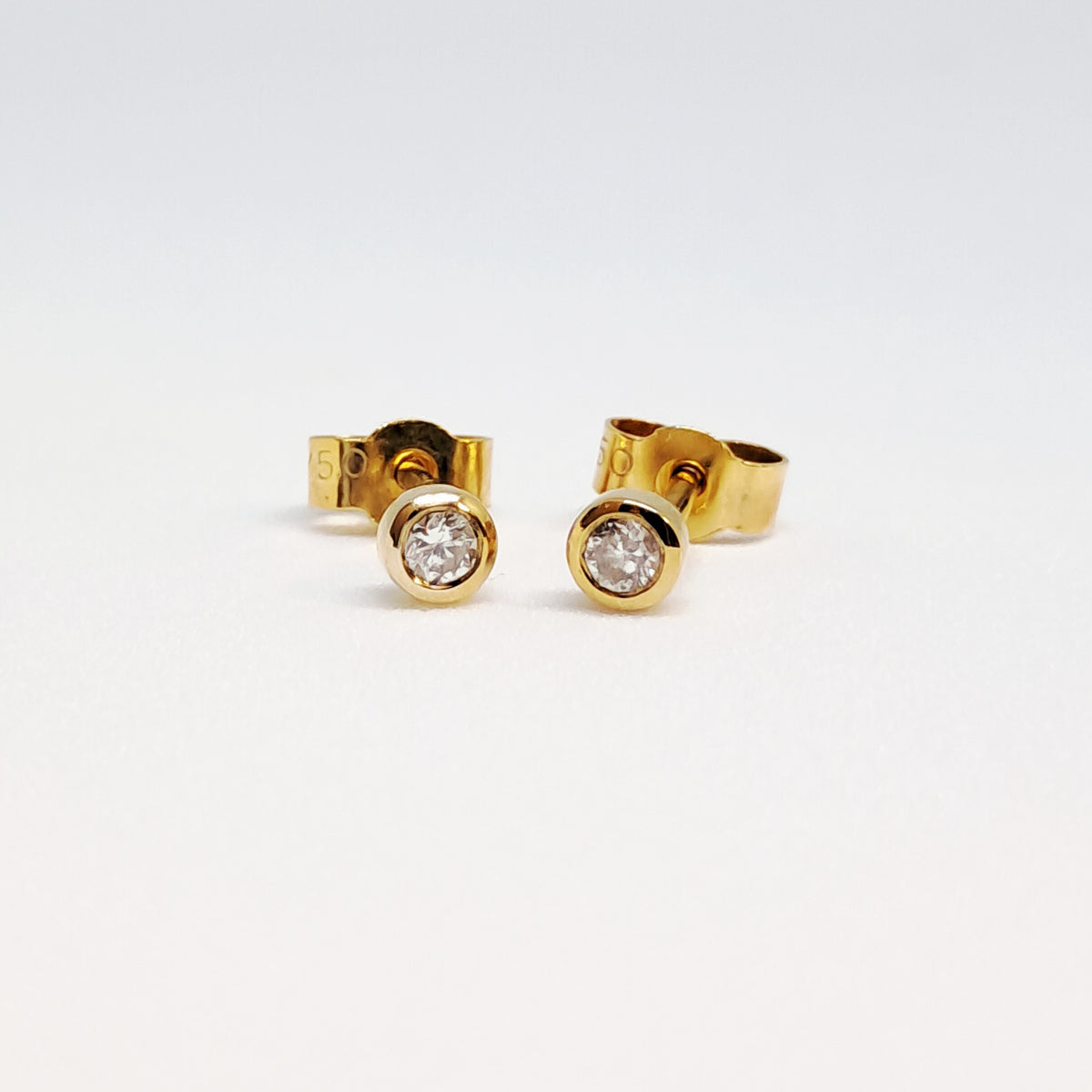 Collinsons 18ct Yellow Gold Diamond Stud Earrings