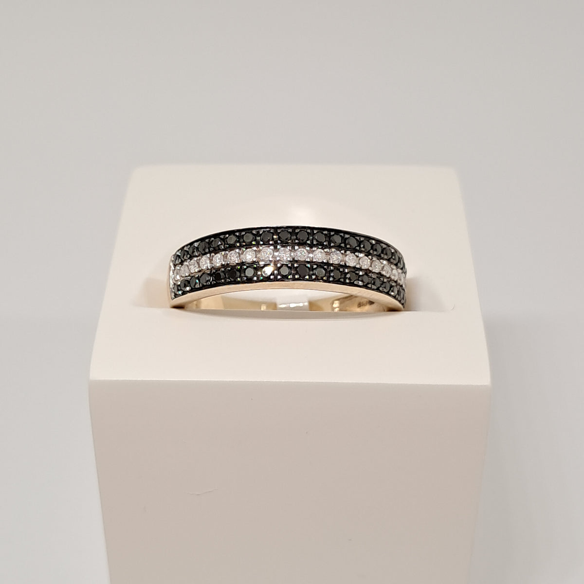 Collinsons 9ct Yellow Gold Black & White Diamond Three Row Band
