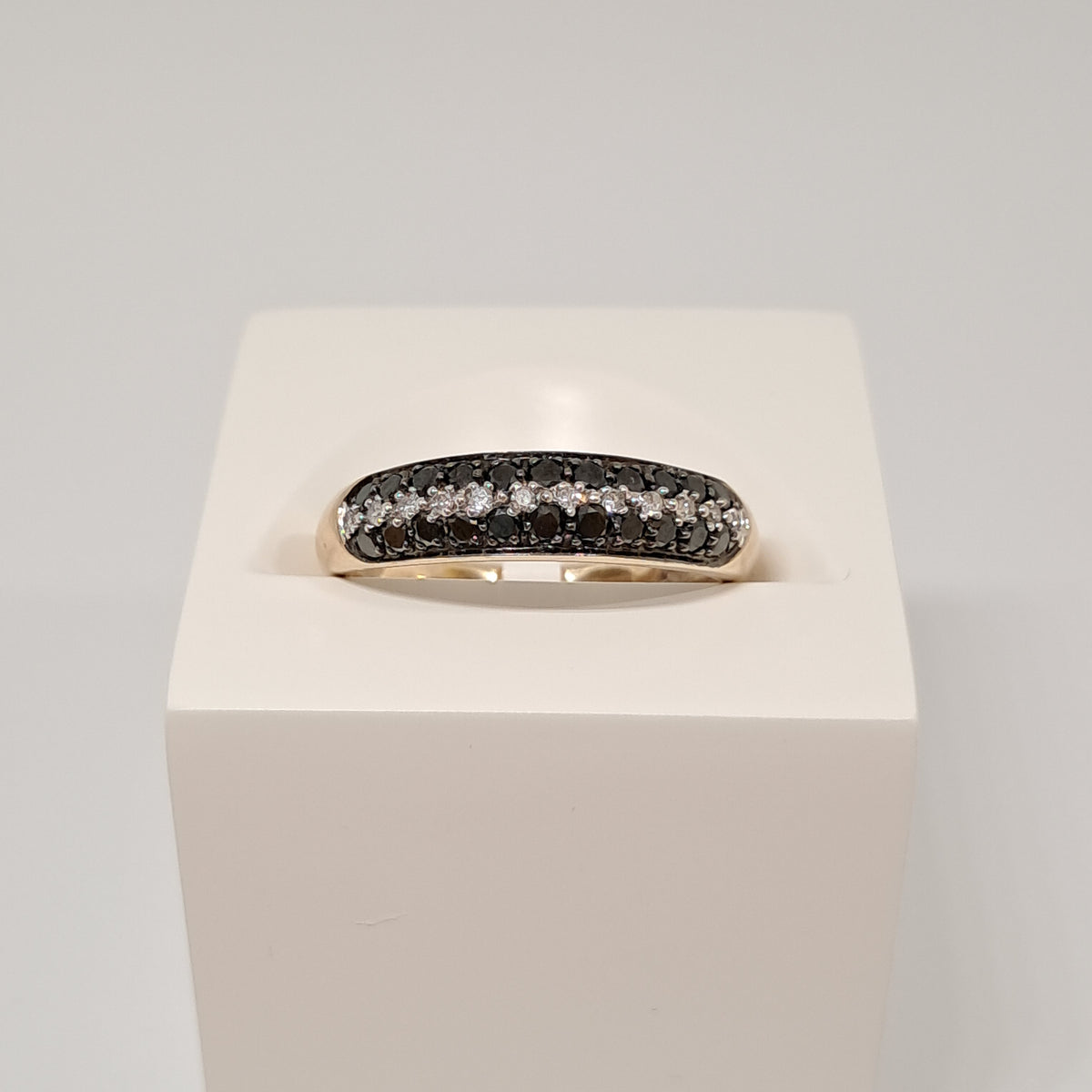 Collinsons 9ct Yellow Gold Black & White Diamond Three Row Rounded Band
