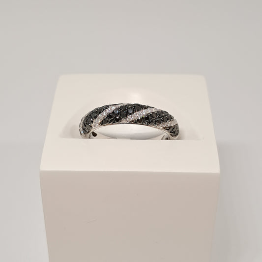 Collinsons 18ct White Gold Black & White Diamond Twist Ring