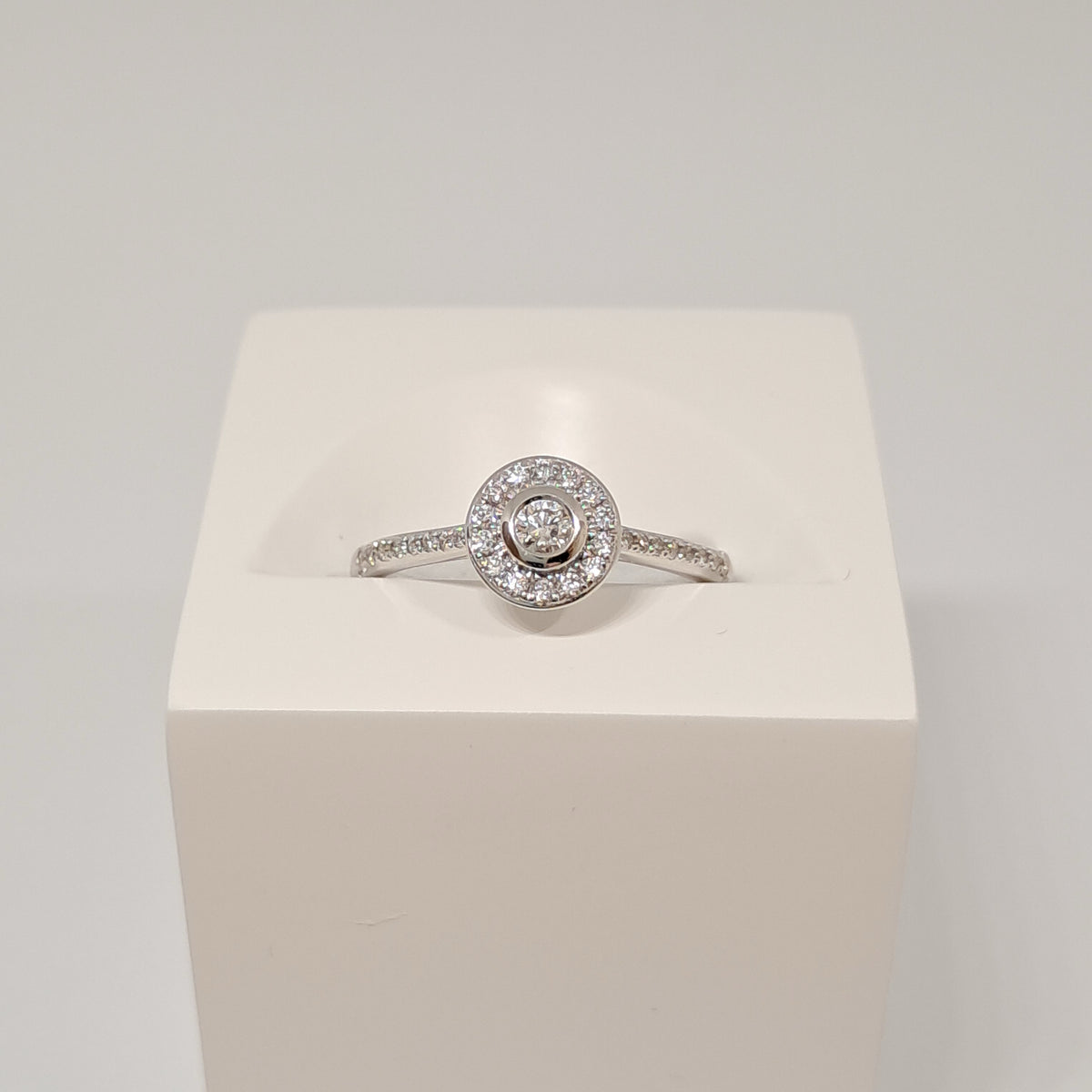 Collinsons 18ct White Gold Diamond Halo set Ring 0.09ct