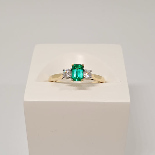 Collinsons 18ct Yellow Gold Emerald & Diamond Trilogy Ring 0.41ct
